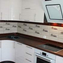 фото кухни на заказ для маленькой кухни